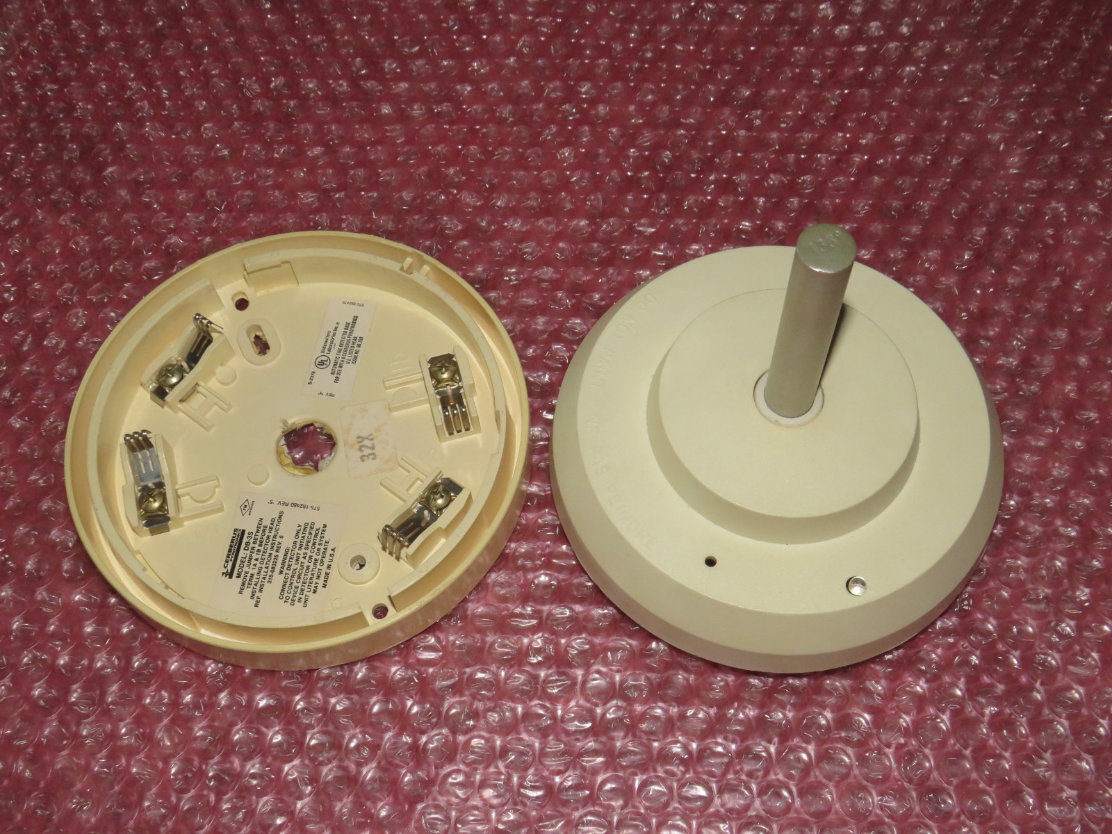 SIEMENS PYROTRONICS ID-60T-135 ADDRESSABLE FIRE HEAT DETECTOR DB-3S BASE