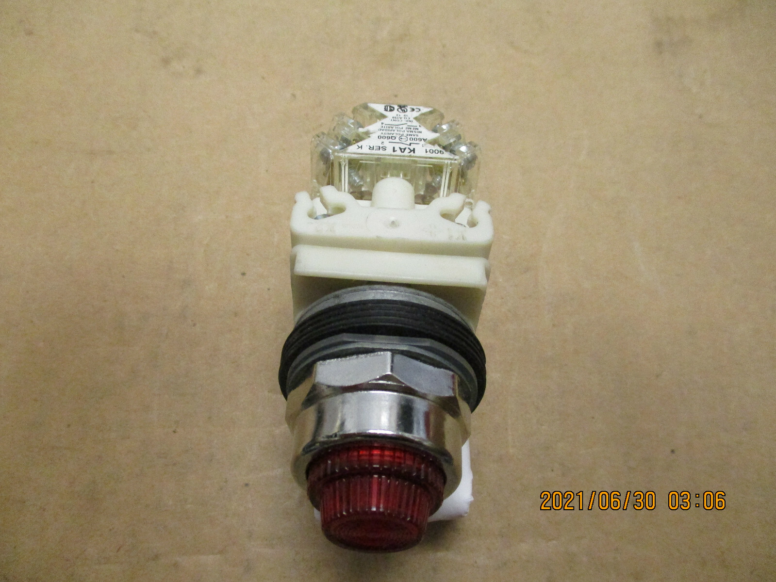 NEW OTHER SQUARE D 9001K2L38LRRH13 ILLUMINATED RED LED PUSH BUTTON, 120V AC/DC.