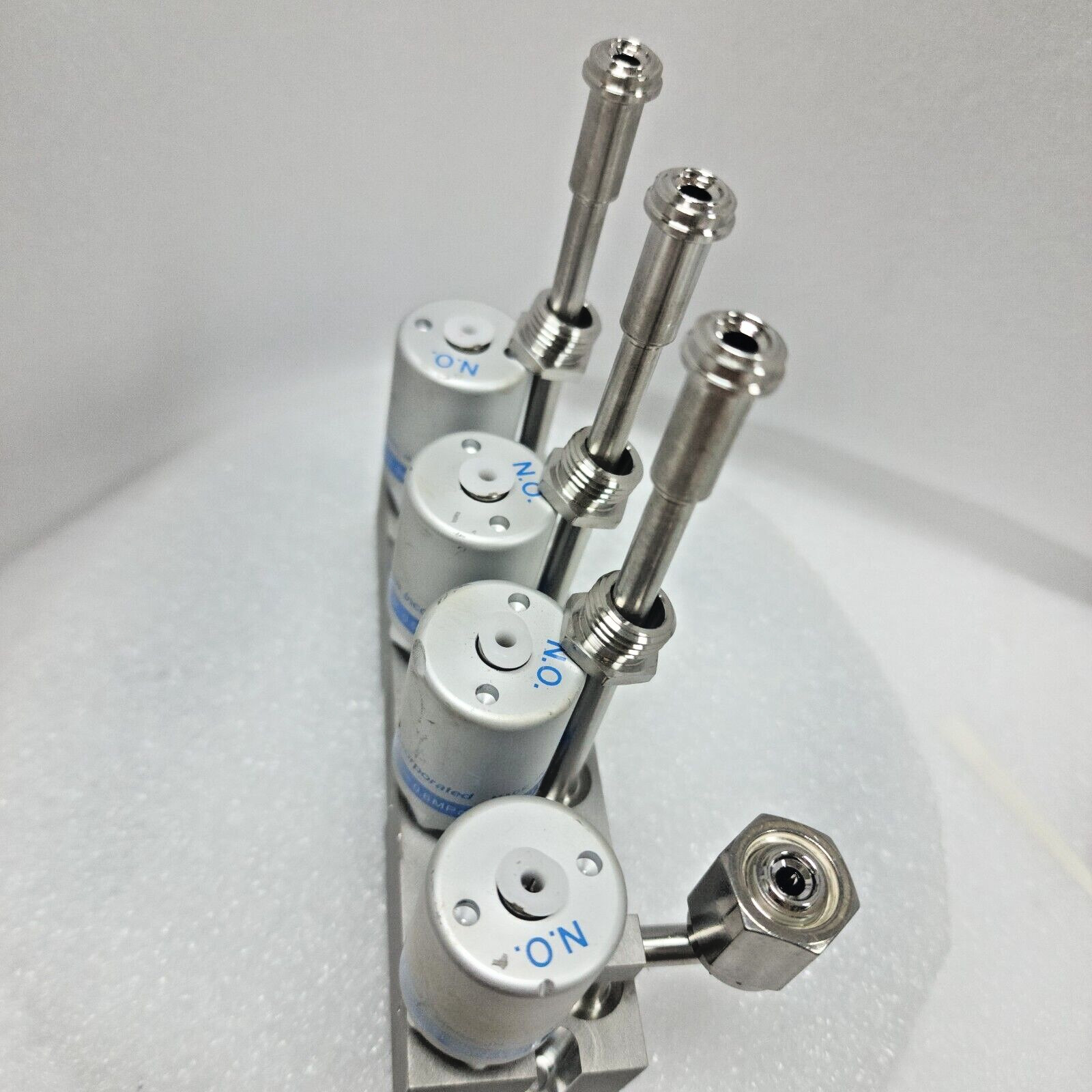 Lam 766-254520-326 Rev B, 4xFujikin 0.5~0.6 MPa Type N.O Assembly Valve, 97139