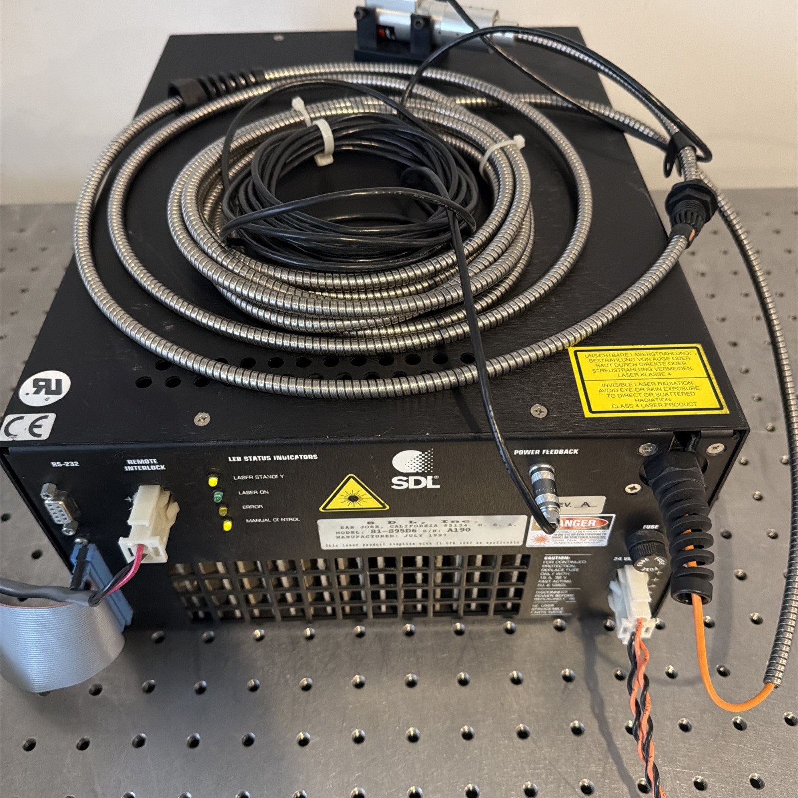 JDSU FL10/20 1110nm 81-S95D6 Ytterbium-Doped Diode Pumped Fiber Laser System 2W