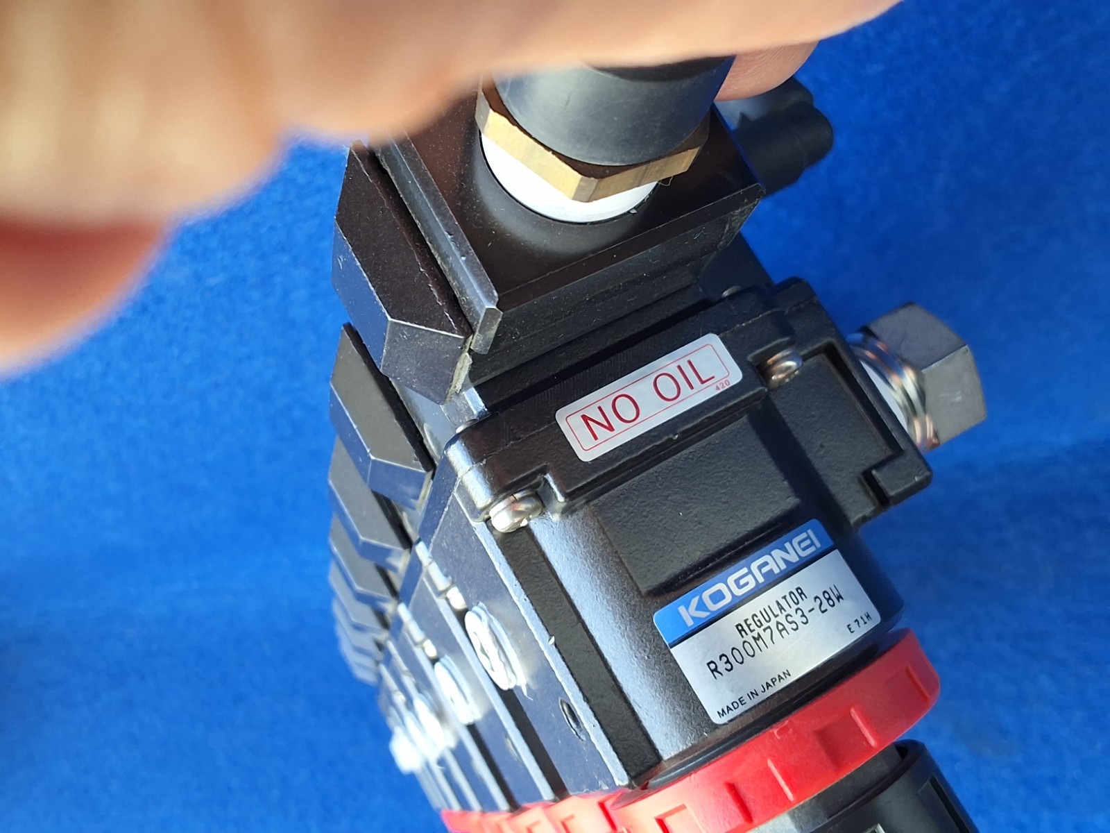 Koganei R300M7AS3-28W Regulator MR303-03-28W 0.05-0.25MPa 7-Port Manifold.