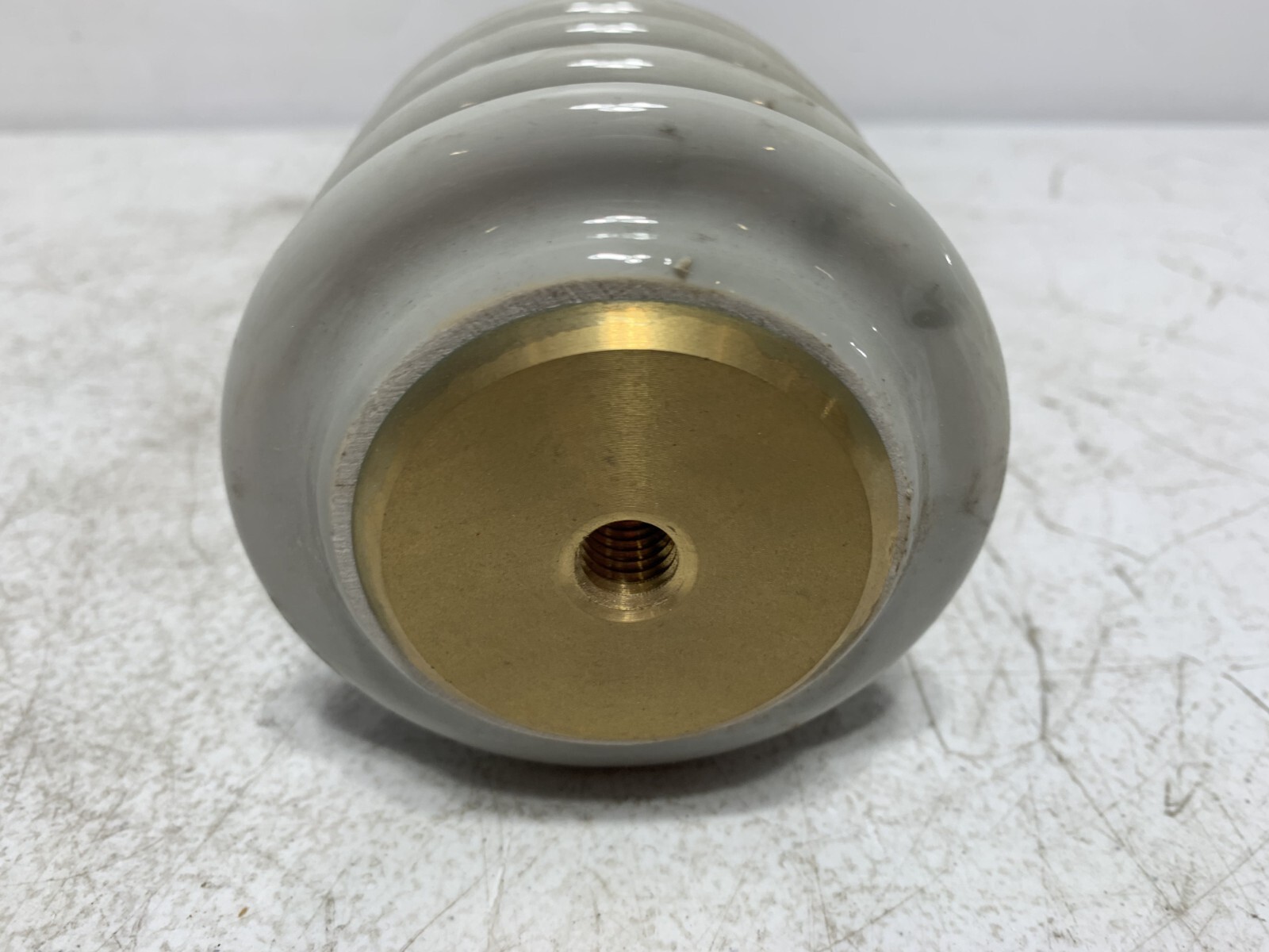 Meister International 70190 Porcelain Bus Insulator 7.5kV 3.5″ Dia. x 3.5″ Tall