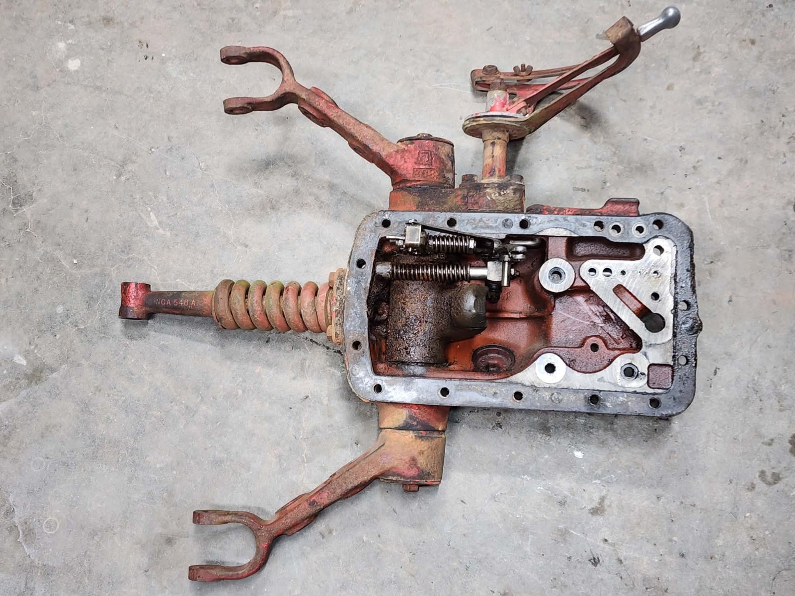Ford 640 Tractor 3pt Hydraulic Lift W/ Lift Arms & Rockshaft Top Plate – 600 601