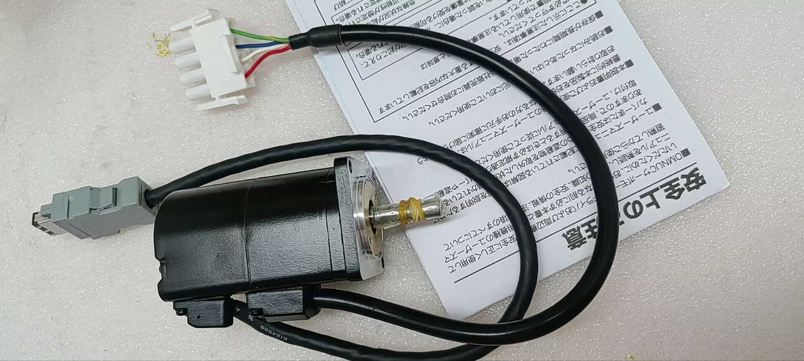 One Omron servo motor R7M-A03030 NEW-