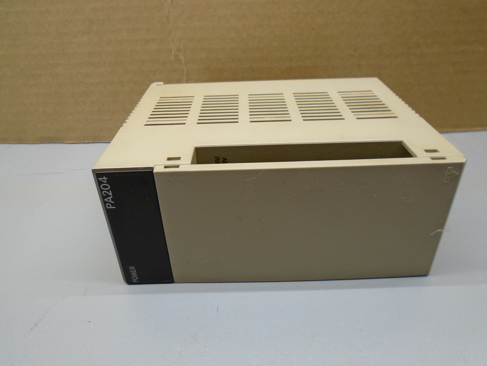 C200HW-PA204 Omron Power Supply Unit W33