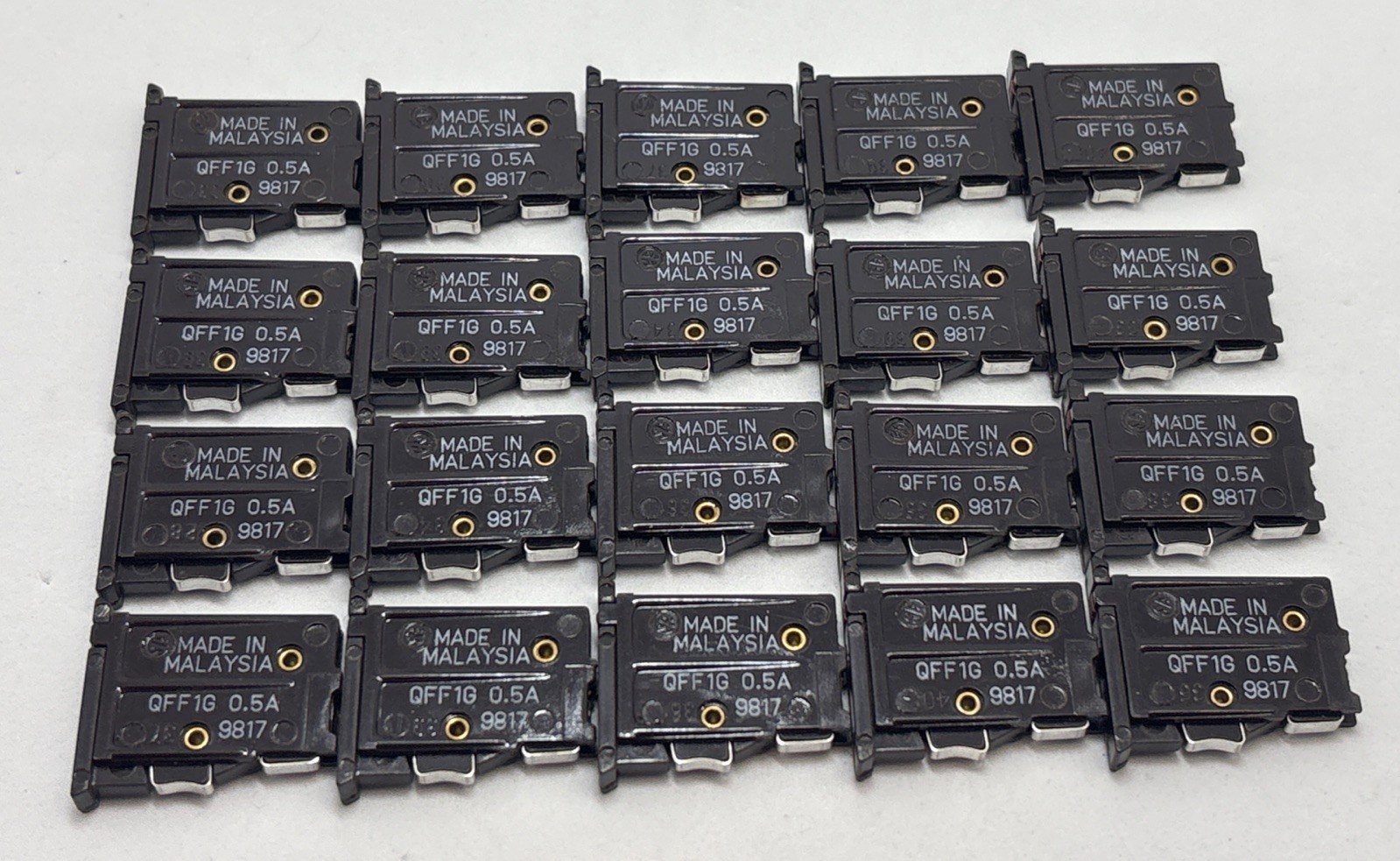 Lot of 20 QFF1G 0.5A Thermal Circuit Breakers Push Reset 0.5 Amp Panel Mount