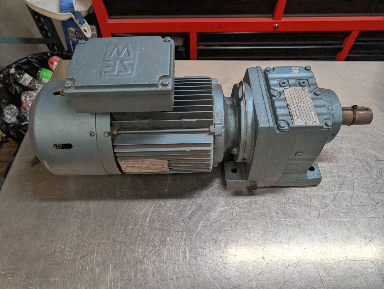 Sew-Eurodrive (DFT100L4ES1S) Gearbox 9.35 Ratio (R57DT100L4ES1S) 5HP, 1680RPM