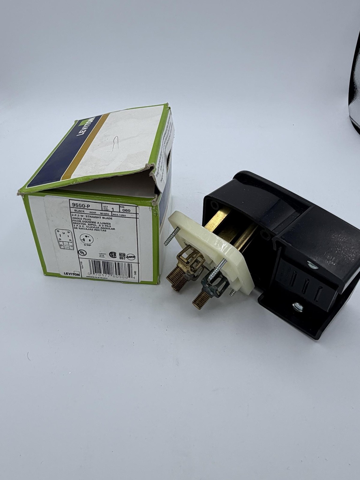 Leviton 9550-P Angle Plug 50A 125V NEMA 5-50P Black Plastic Right Angle Mexico