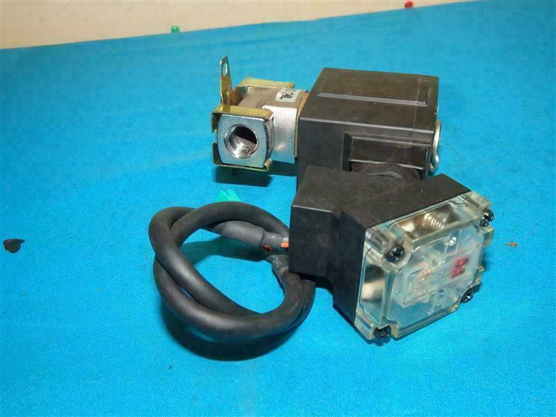 SMC VX2340L Solenoid Valve 0~0.35MPa 6mm 0~0.3MPa Made in Japan w/ Scratches