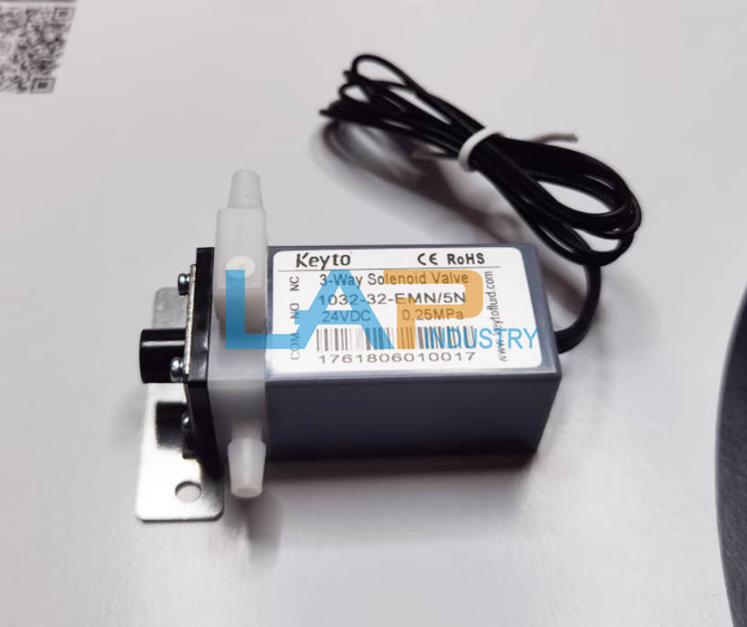1PCS New 1032-32-EMN/5N 3-way Solenoid Valve 24VDC 0.25MPa