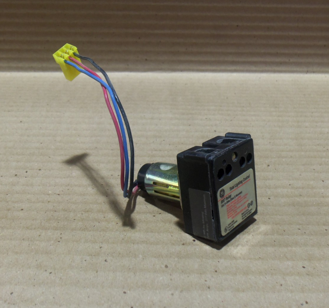 General Electric RR7 Total Lighting Control Relay 21-30Vac Class 2 Momentary