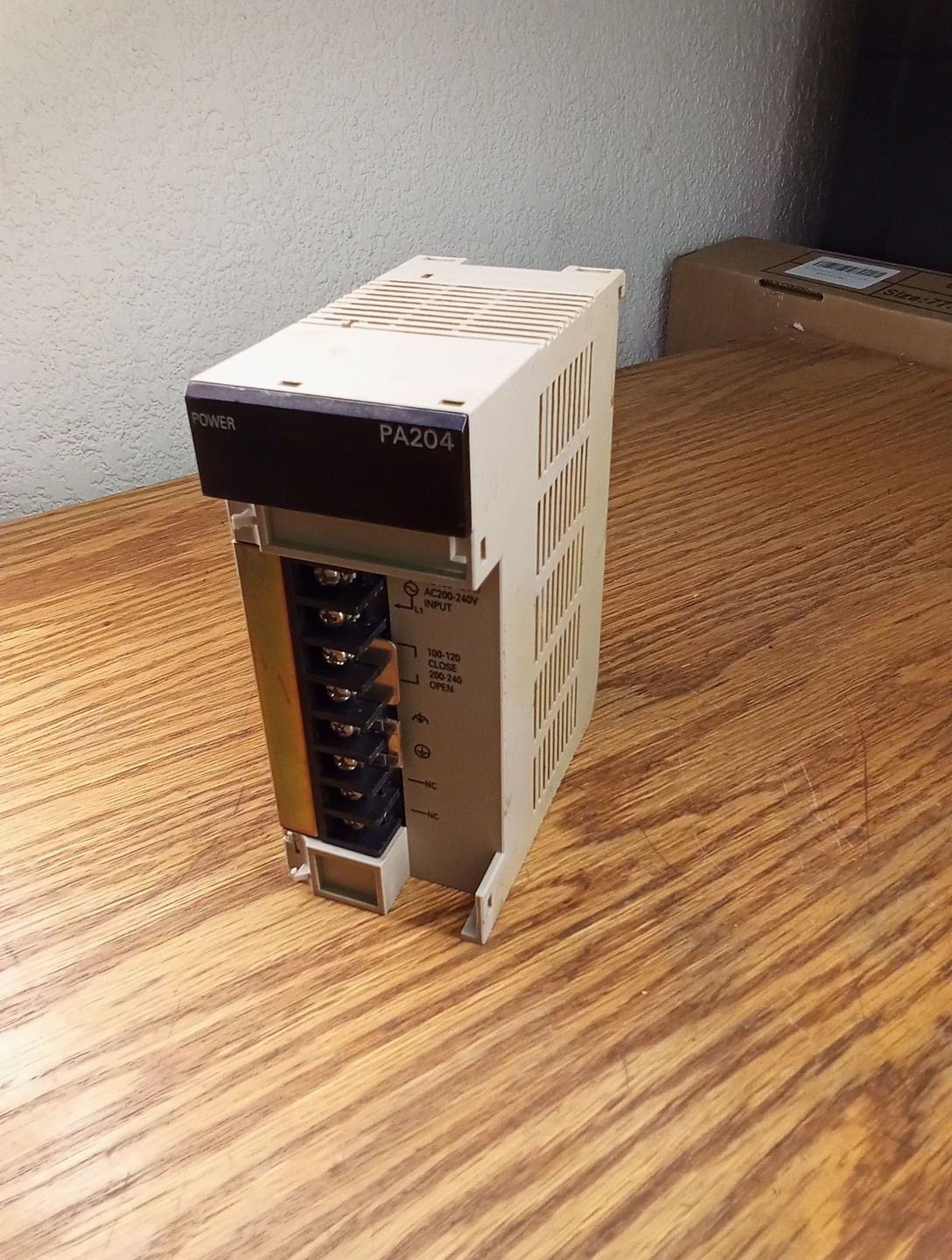 OMRON C200HW-PA204 power Supply