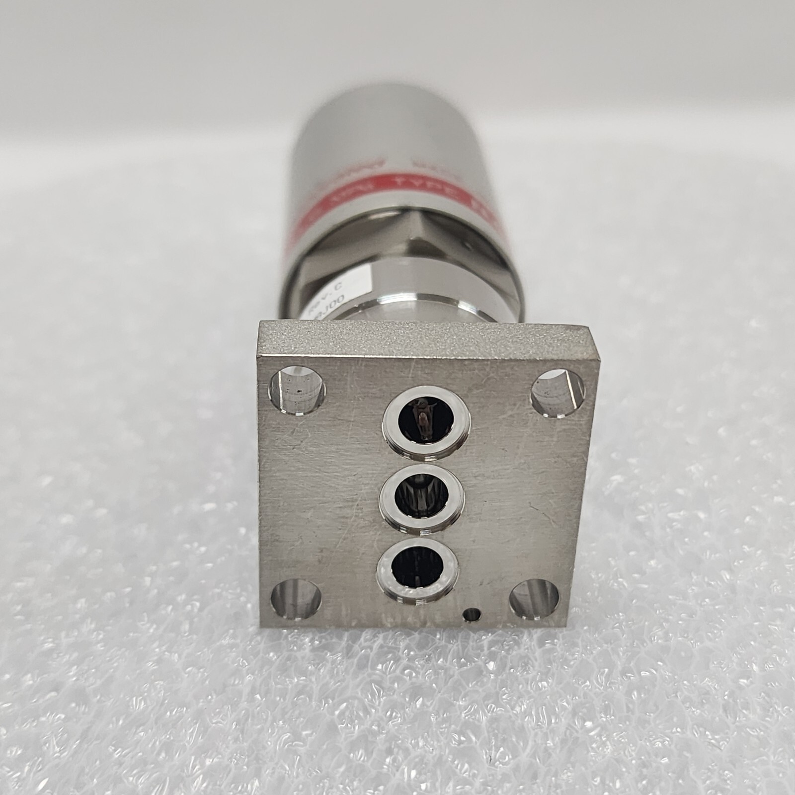 Fujikin 0.P. 0.5-0.6 MPa, 708223, Lam 766-197844-310 Rev C Type N.C Valve,96970