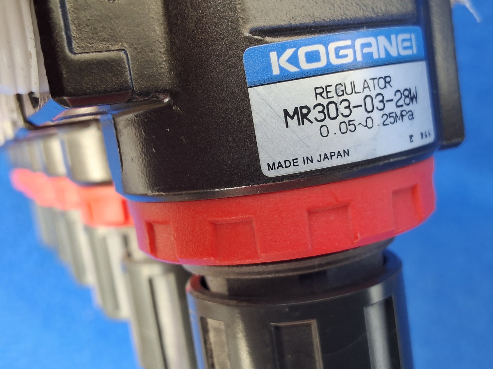 Koganei R300M6AS3-28W Regulator MR303-03-28W 0.05-0.25MPa 6-Port Manifold.