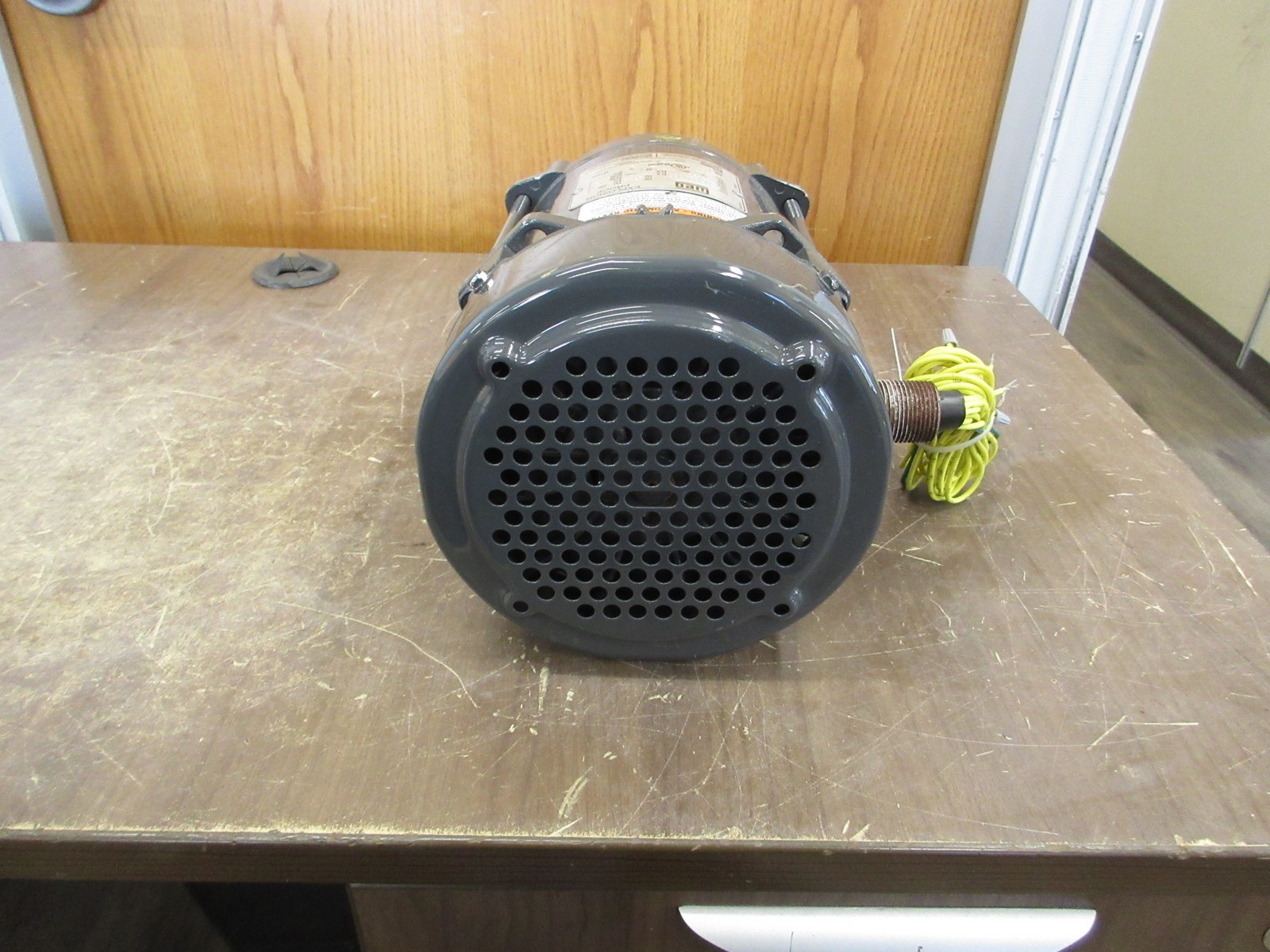 WEG Explosion Proof Motor .7536XS3E56C 0.75/0.50HP 3600RPM 60/50Hz Used