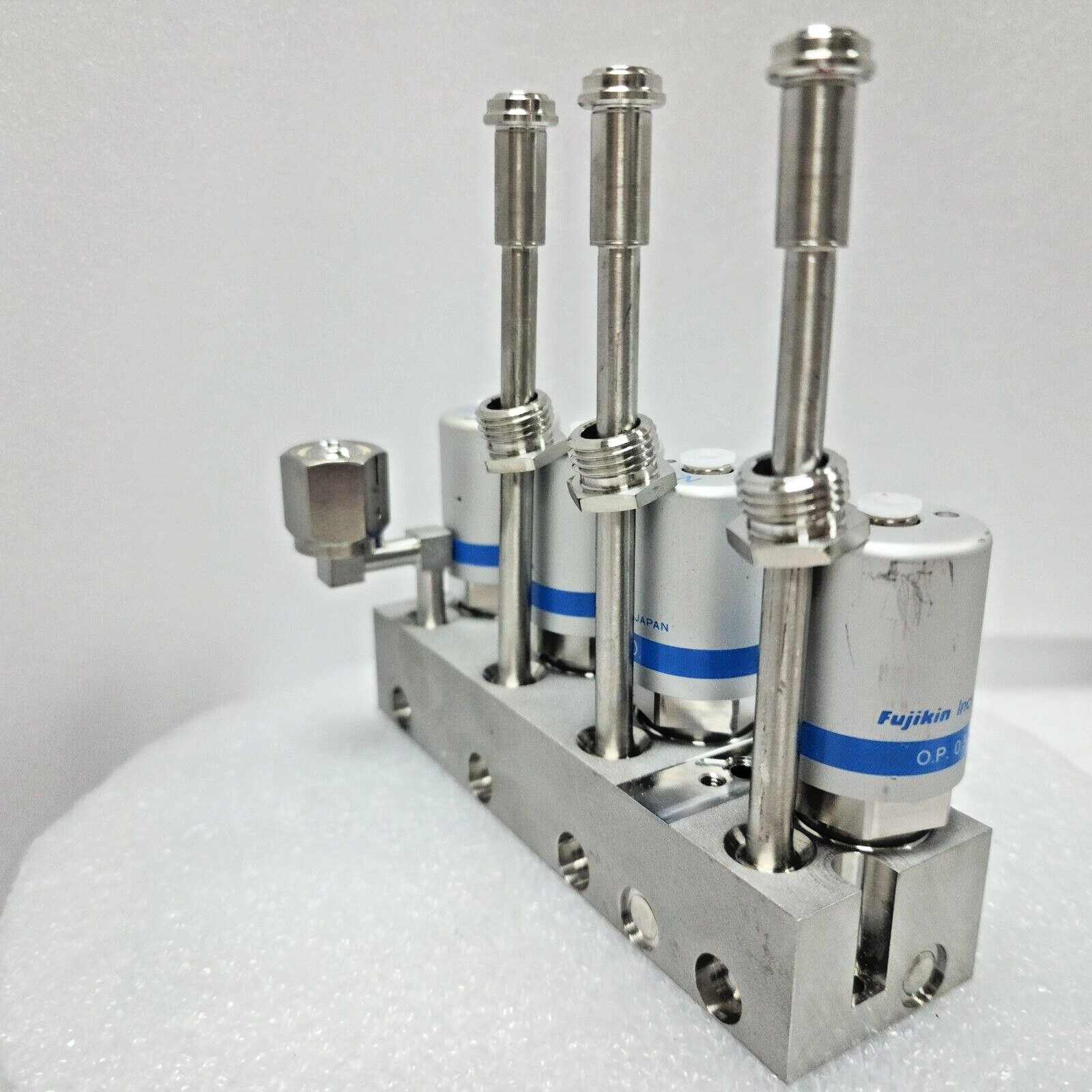Lam 766-254520-326 Rev B, 4xFujikin 0.5~0.6 MPa Type N.O Assembly Valve, 97139