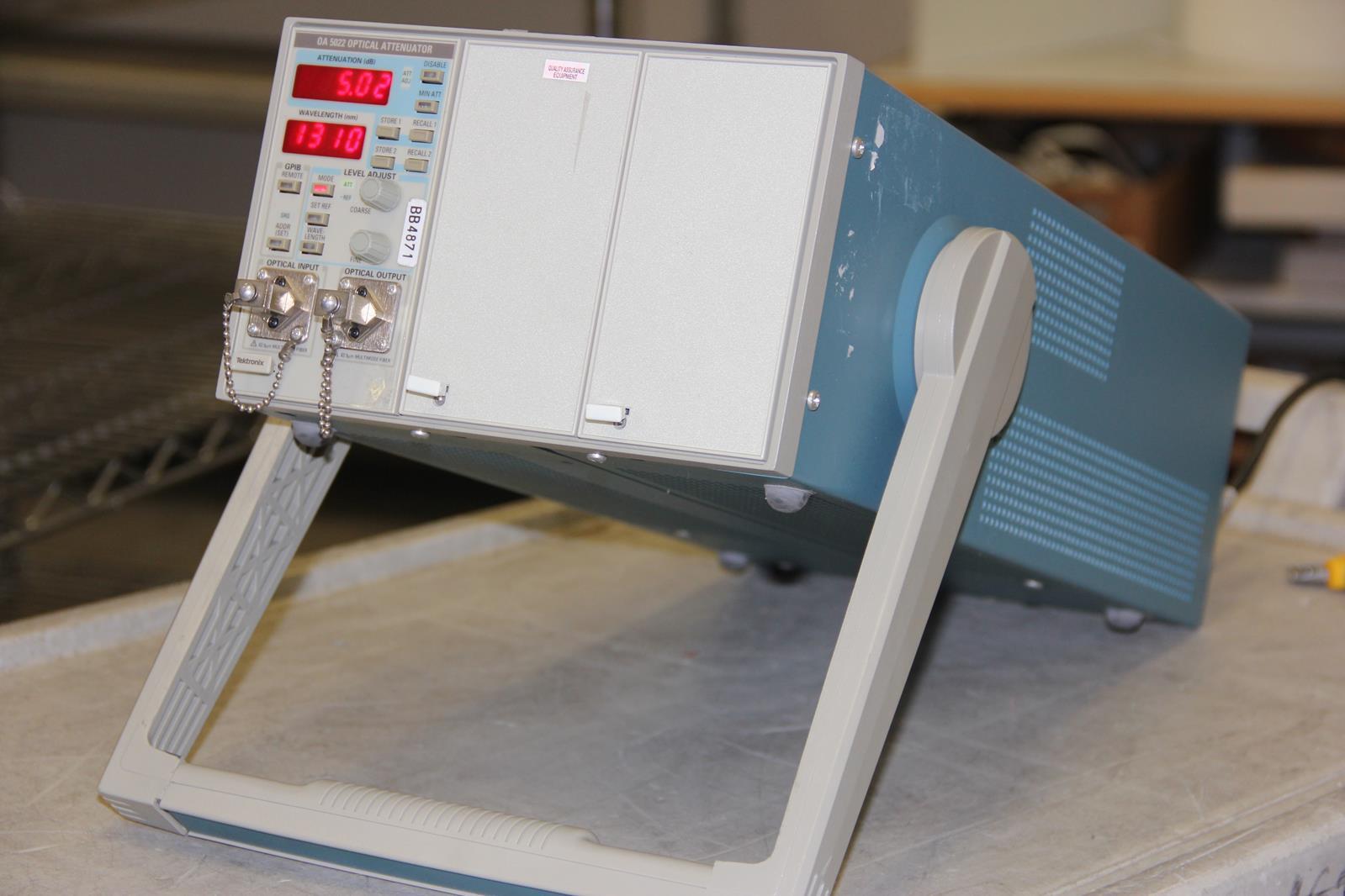 TEKTRONIX OA 5022 Optical Attenuator in 3-Bay Mainframe