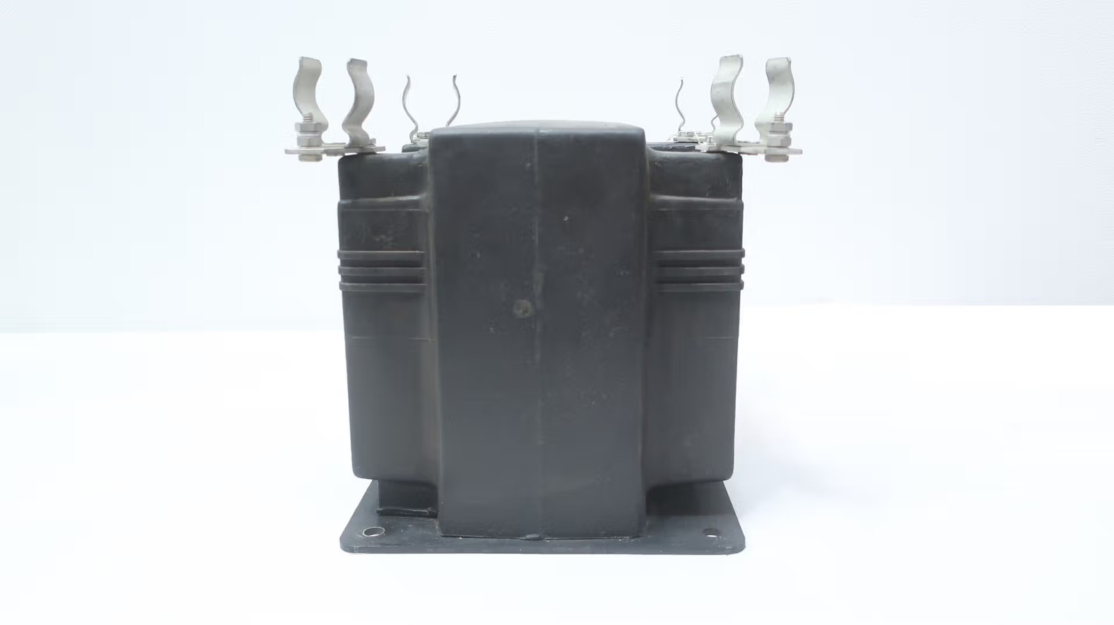 General Electric Ge JVM-5 765X021030 Voltage Transformer 14400v-ac 1500va 120:1