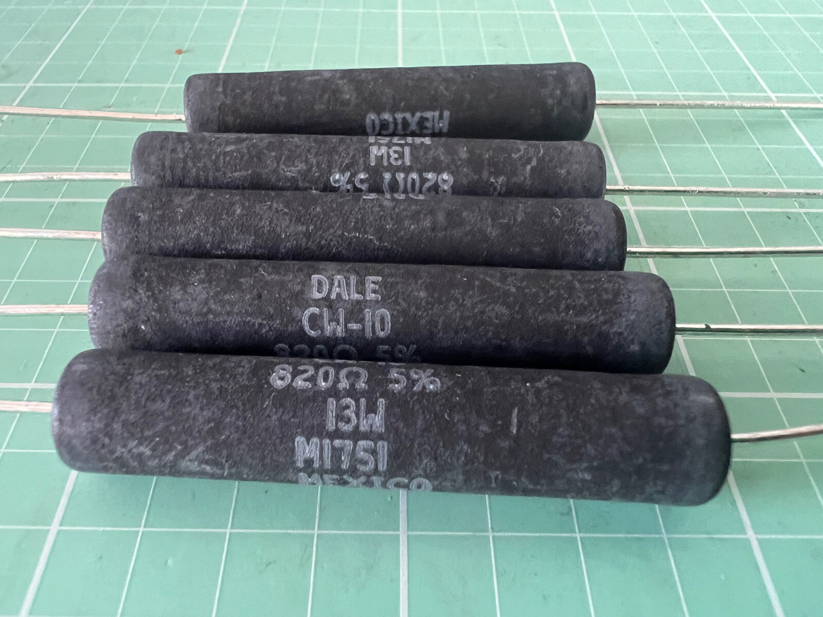 Resistor 820 Ohm 13W 5% (5 PCs) DALE