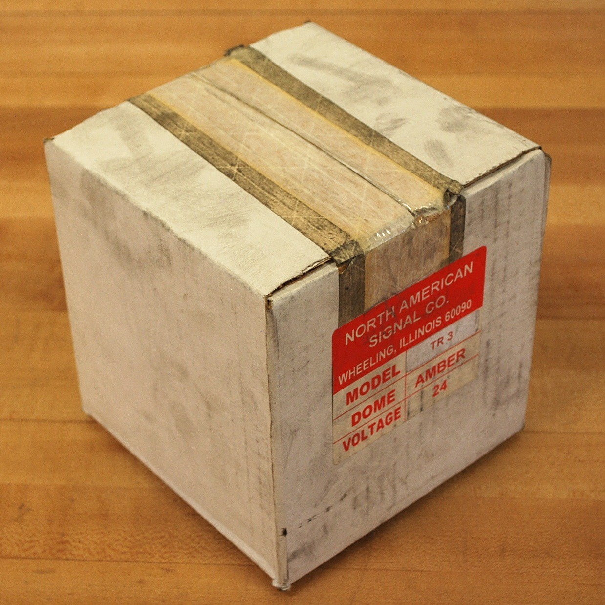 North American Signal Co. TR 3 24 Volt Amber Light. – NEW
