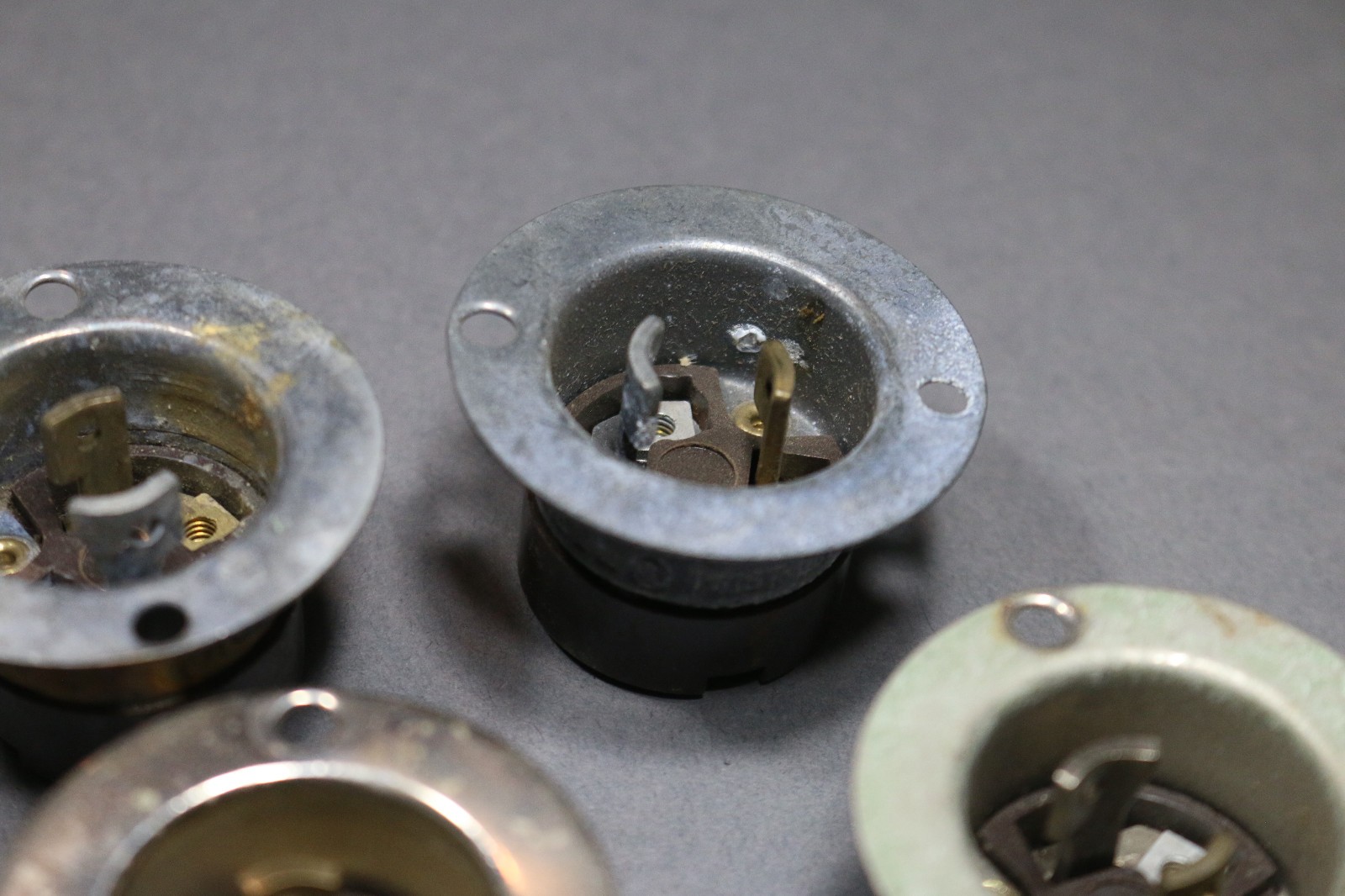 Lot of 7 Vintage Hubbell Twist Lock AC Panel Plug 10A 250V 15A 125V Circular