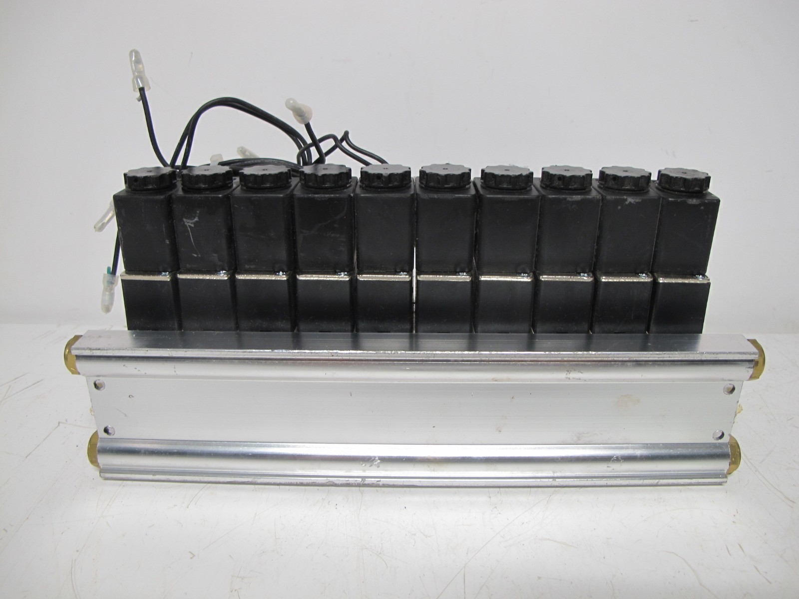 Lot of 10 AirTAC 4V210-08 Valve Solenoid Manifold Body 0.15 0.8 MPa 4V21008 24 V