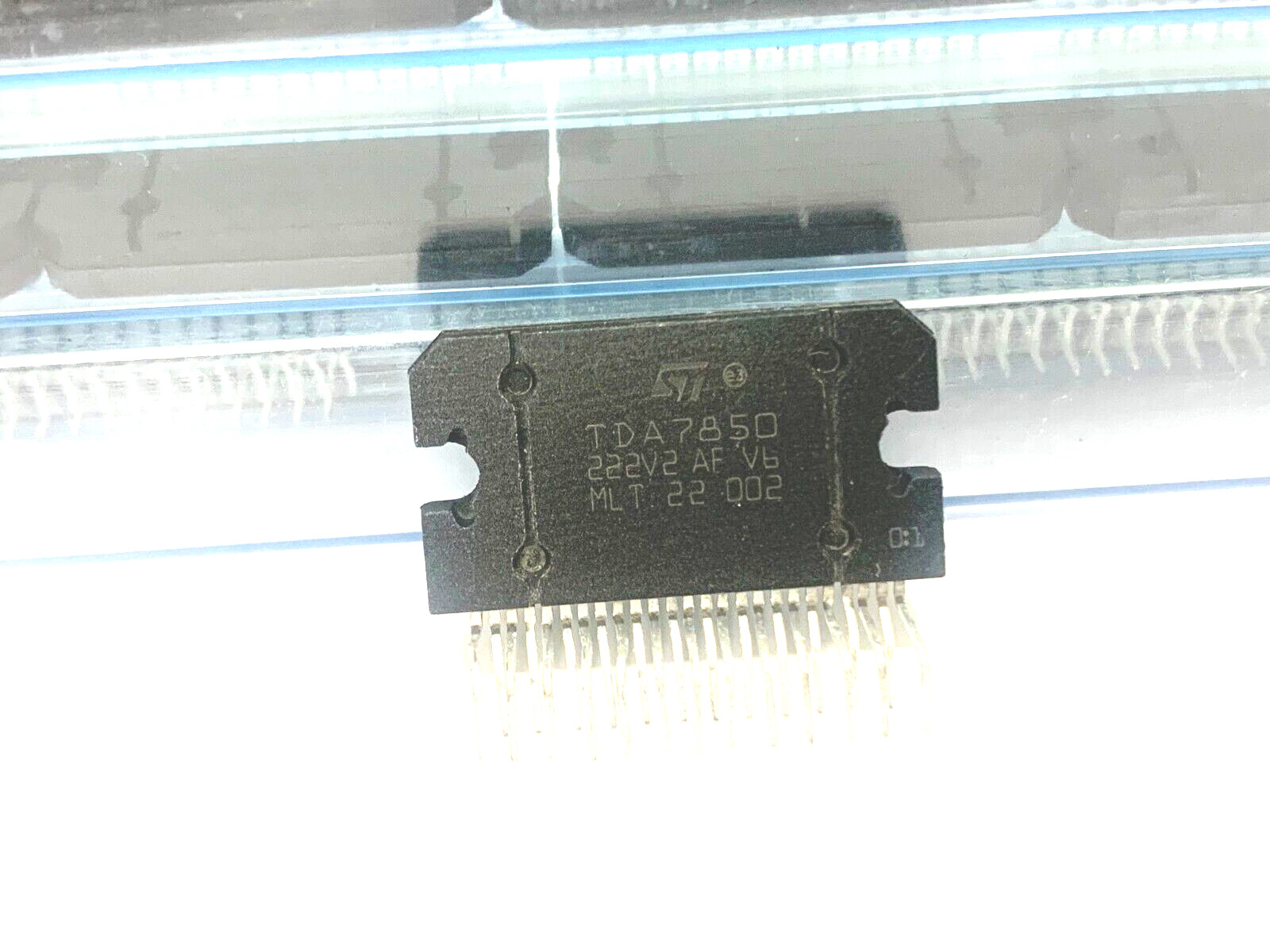 1 Piece TDA7850 Audio Amplifiers 4 x 50 W Original ST STMicroelectronics